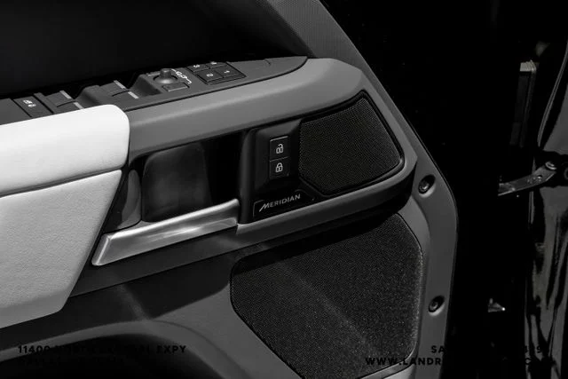 New 2026 Santorini Black Land Rover S image 48