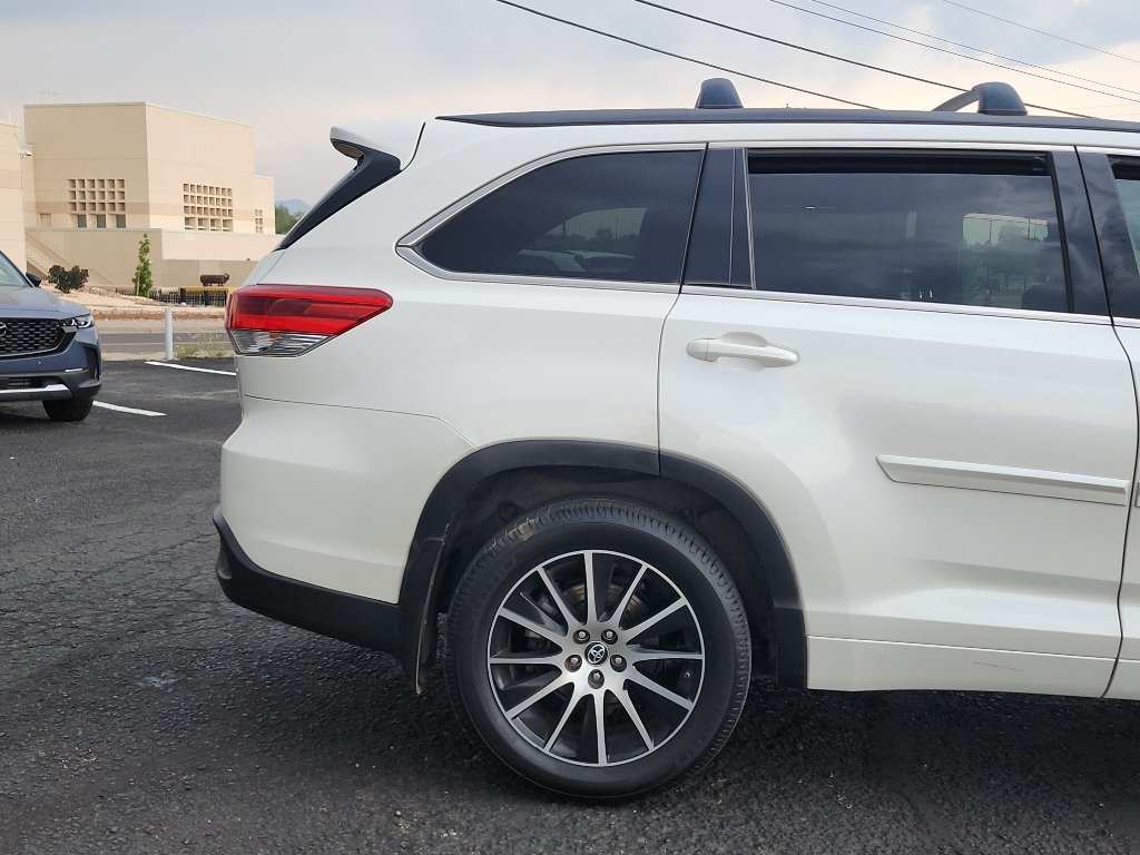 Used 2018 Blizzard Pearl Toyota SE image 5
