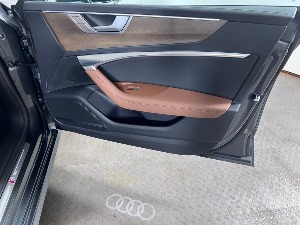 Used 2024  Audi 55 Prestige image 17