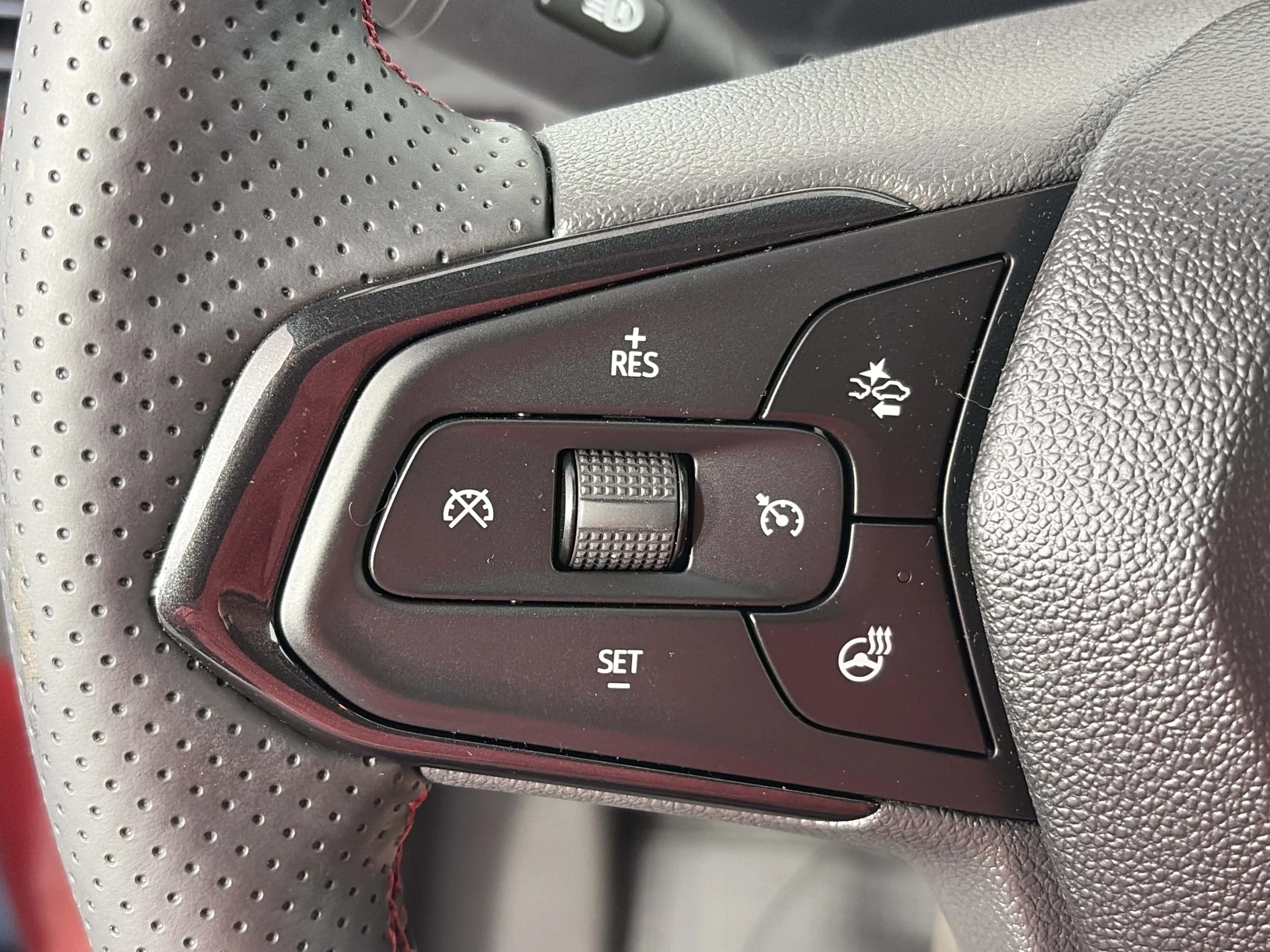 2025 Chevrolet Trax RS - Photo 32