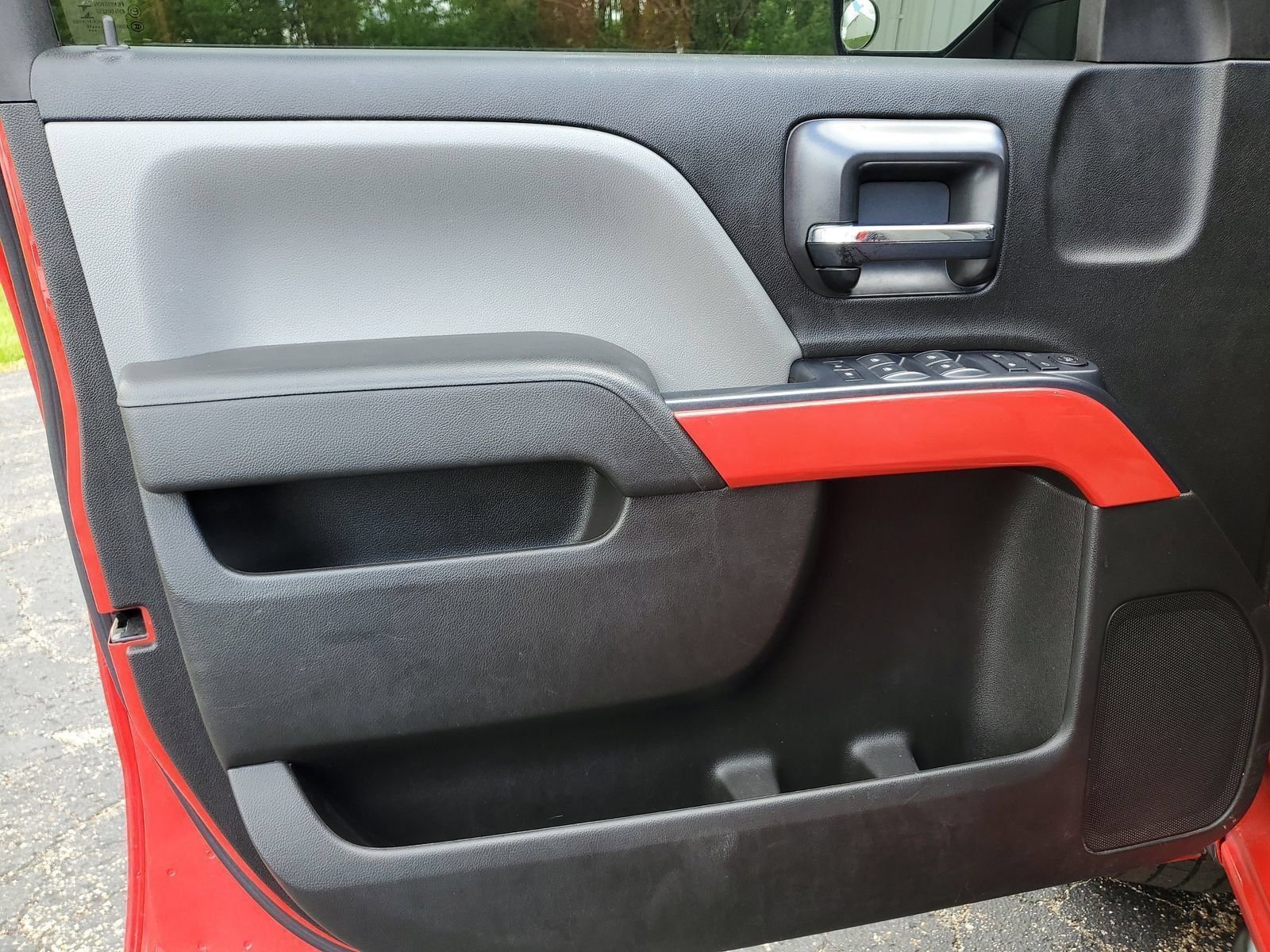 Used 2018 Red Chevrolet Custom image 10