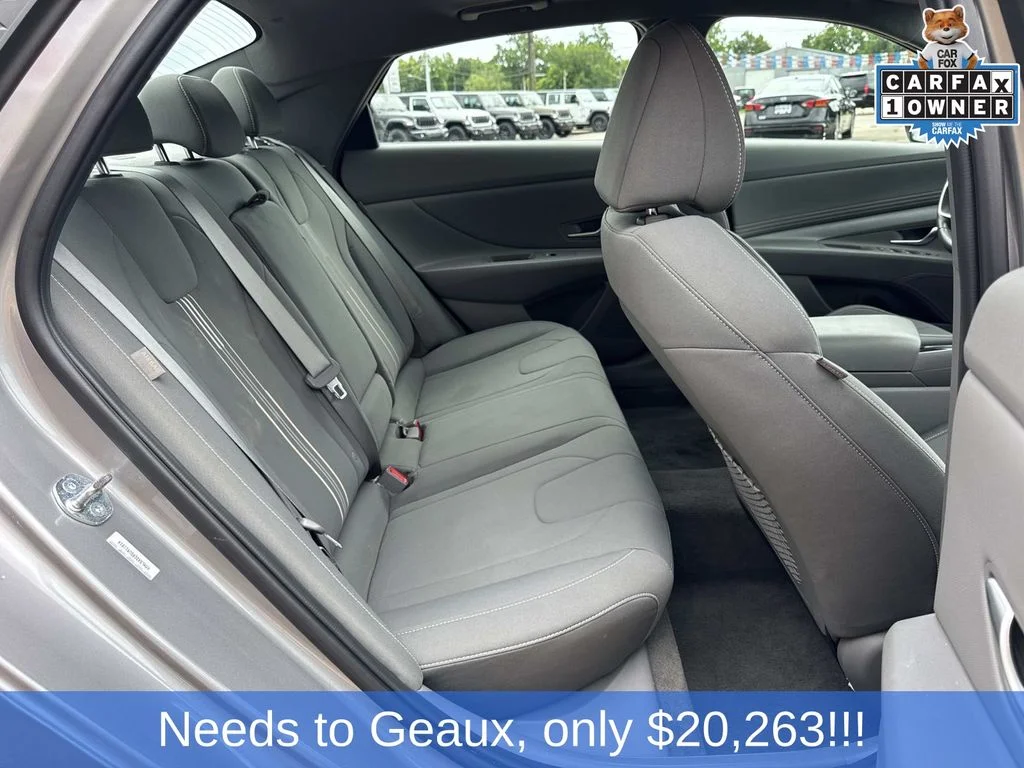 Used 2025 Silver Hyundai SEL Convenience image 20