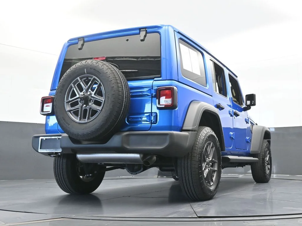 Used 2025 Hydro Blue Pearl Coat Jeep Sport S image 53