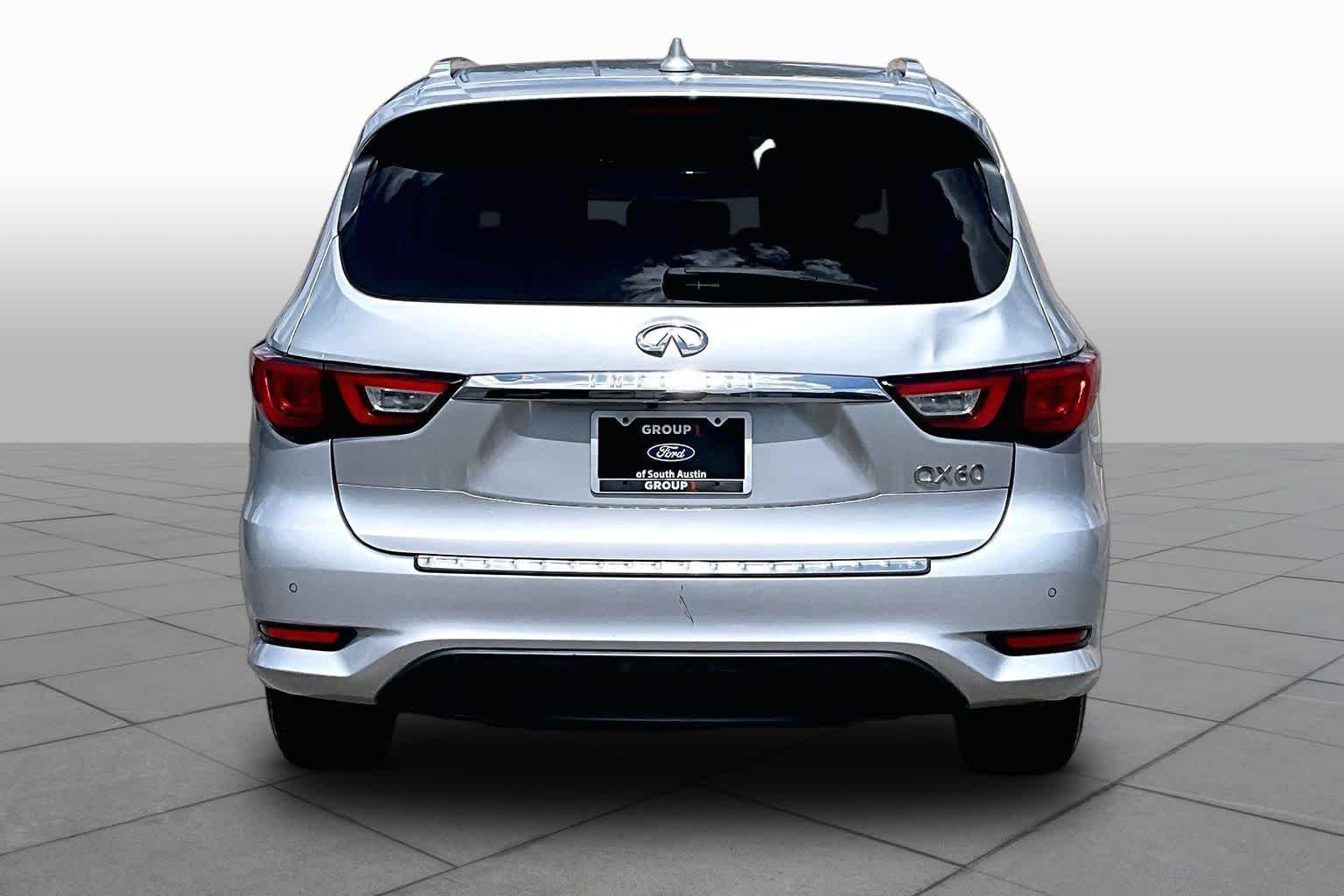 Used 2017 Liquid Platinum INFINITI  image 5