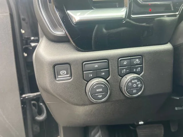 Used 2025 Black Chevrolet LT image 21