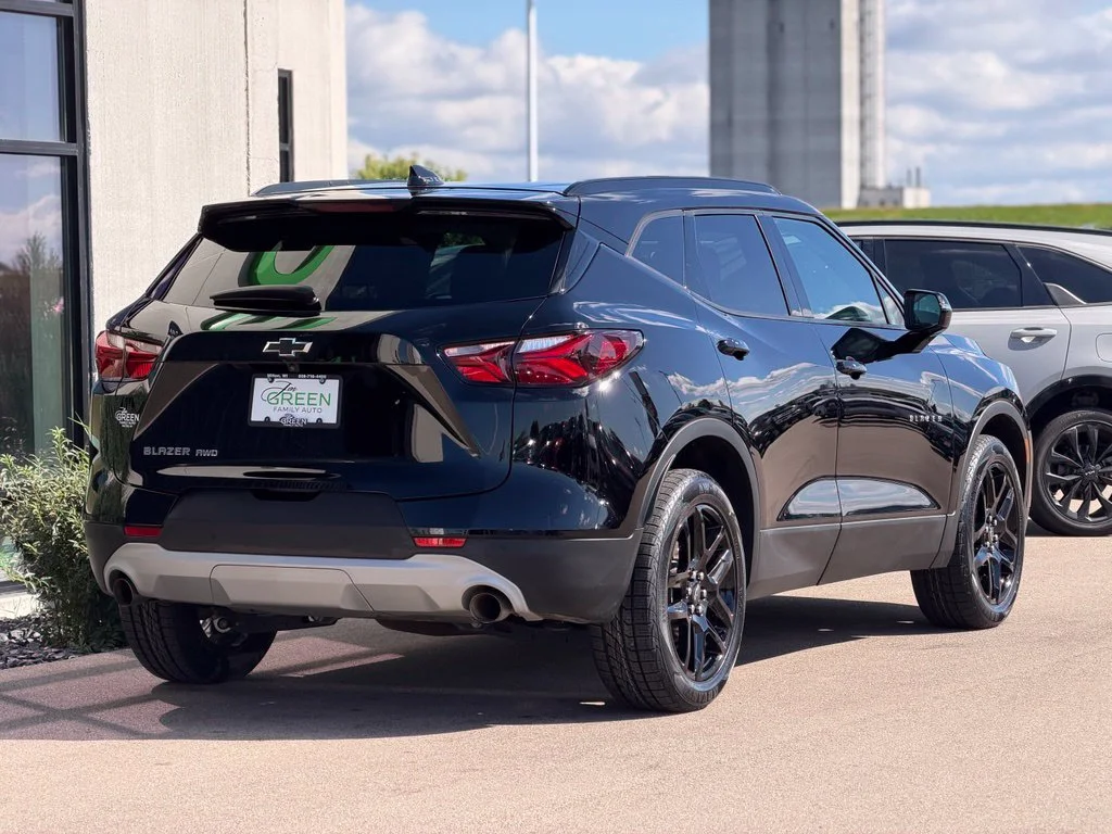 Used 2022 Black Chevrolet LT image 5
