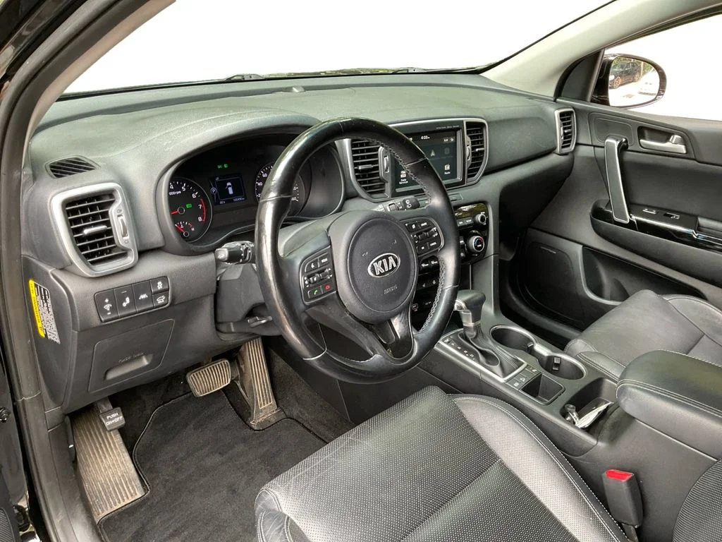 Used 2018 Red Kia EX image 17