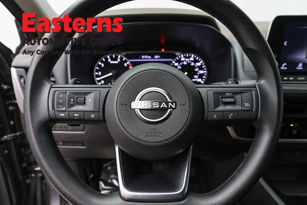 Used 2023 Gray Nissan S image 10