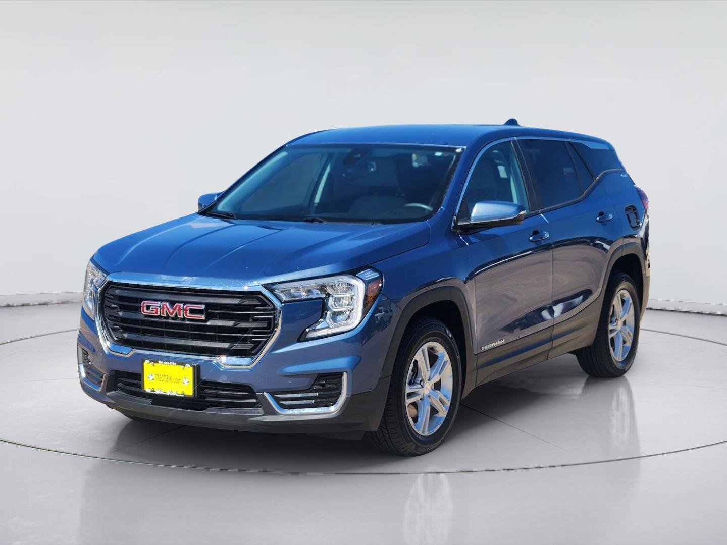 Certified Used 2024 Downpour Metallic GMC SLE image 3