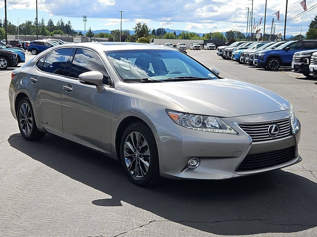 Used 2015 Silver Lexus 300h image 7