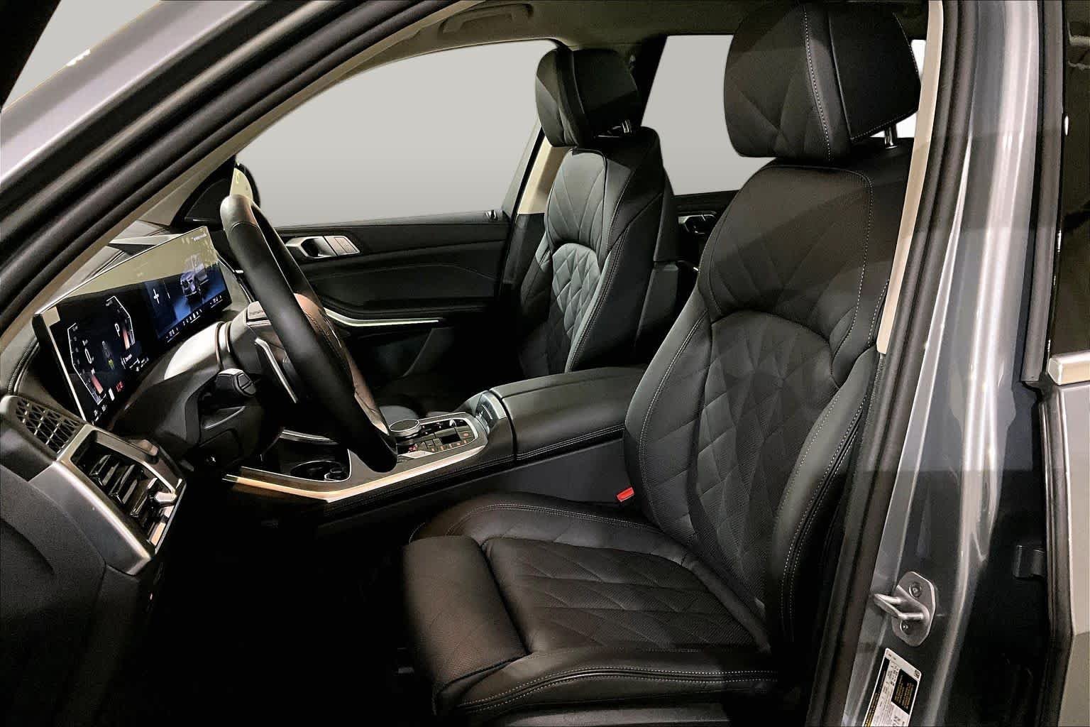 Used 2026 Skyscraper Grey Metallic BMW xDrive40i image 8