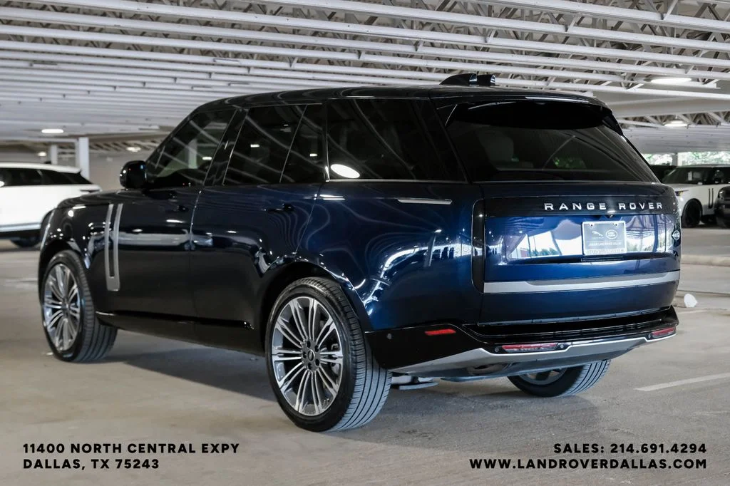 Used 2023 Portofino Blue Metallic Land Rover SE image 10