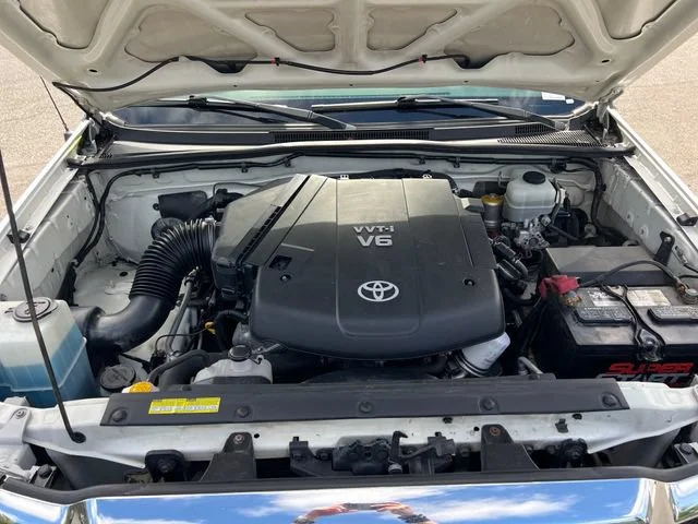 Used 2009 Super White Toyota  image 28