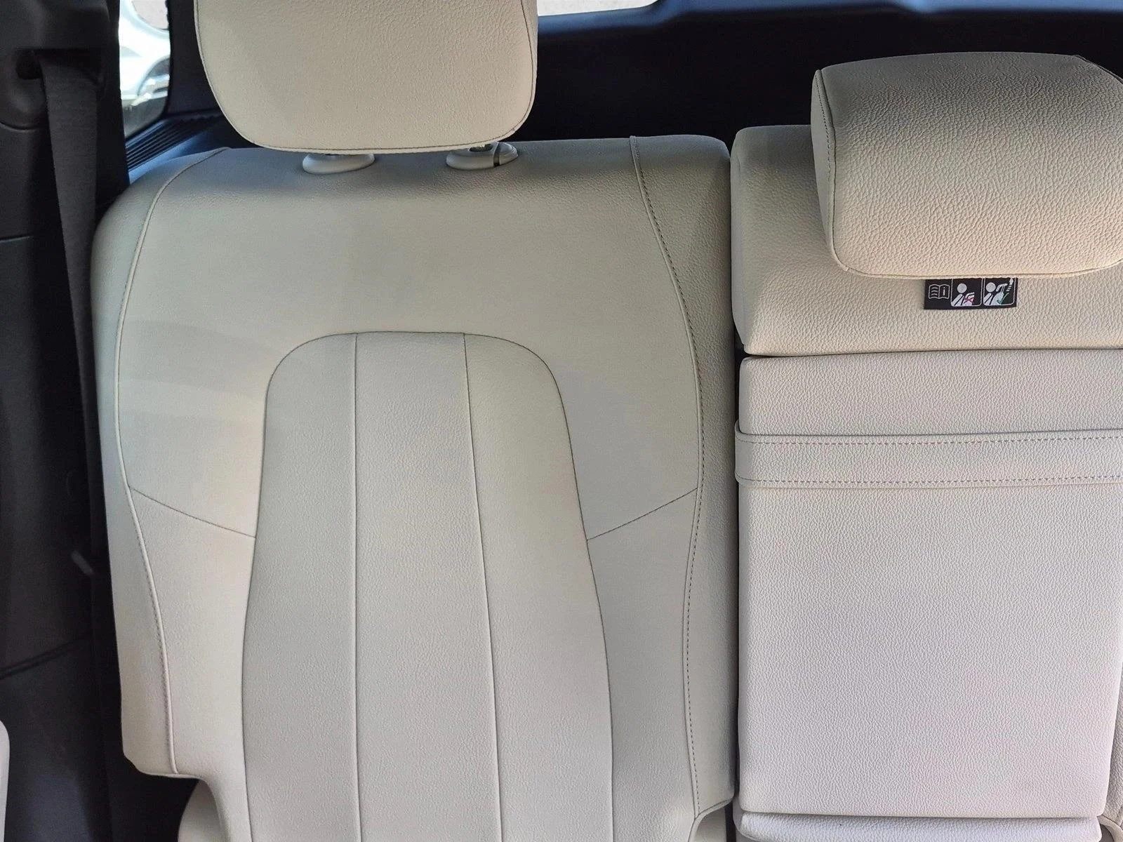 Used 2024 Polar White Mercedes-Benz GLB 250 image 16