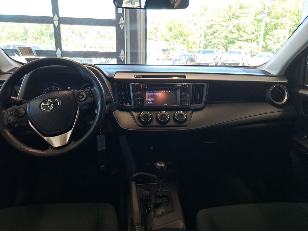 Used 2018 Gray Toyota LE image 10