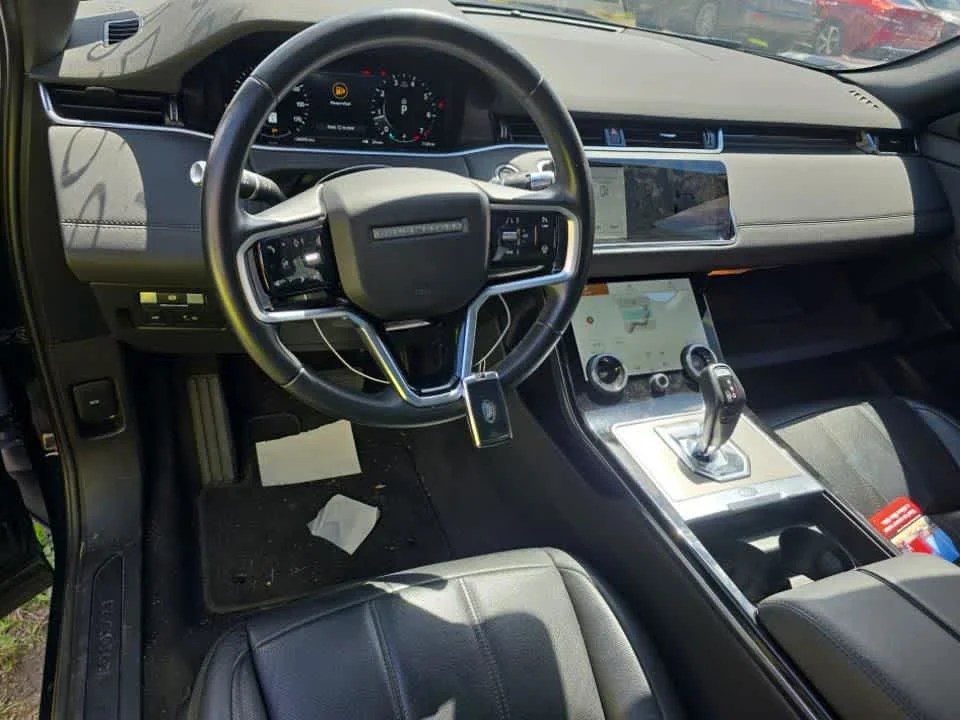 Used 2022 Santorini Black Metallic Land Rover SE image 3