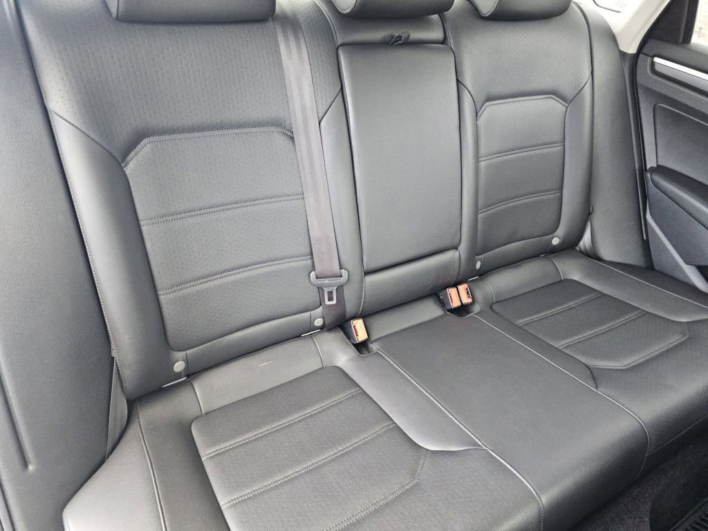 Used 2017 Platinum Gray Metallic Volkswagen R-Line w/Comfort Pkg image 27
