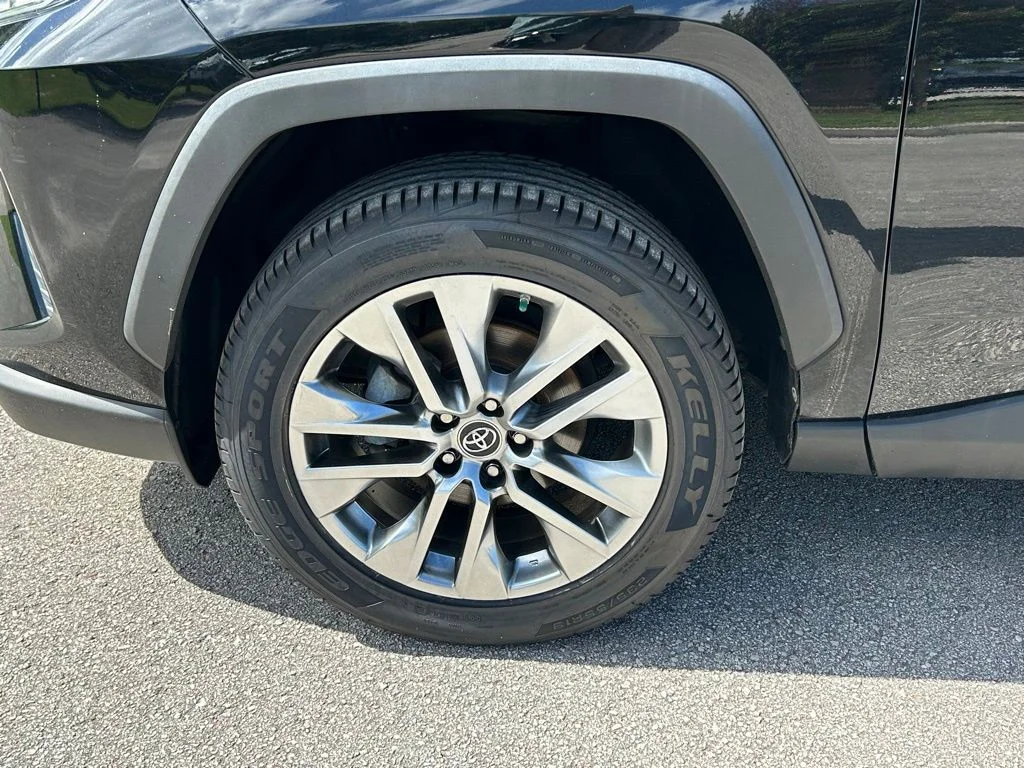 Certified Used 2019 Midnight Black Metallic Toyota XLE Premium image 53