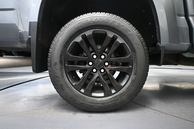 Used 2018 Gray GMC SLT image 15