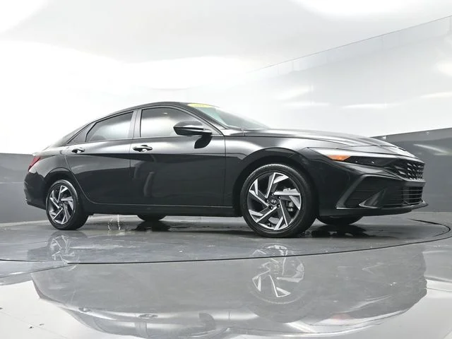 Used 2025 Black Hyundai SEL Sport image 33
