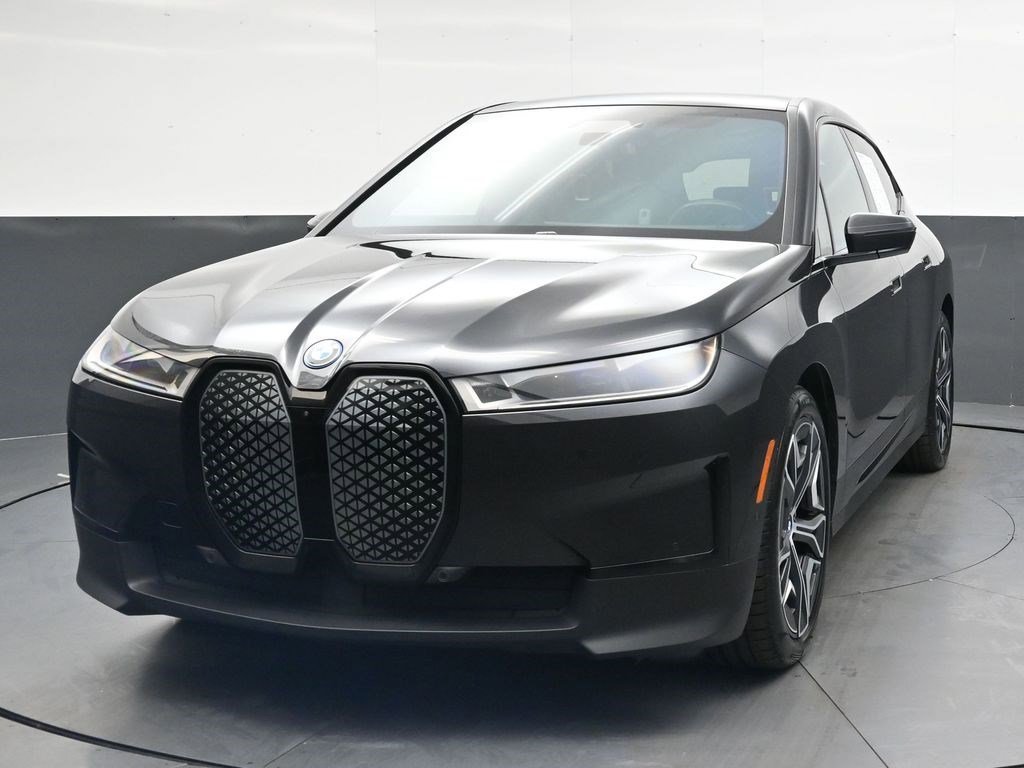 Used 2022 Gray BMW xDrive50 image 8