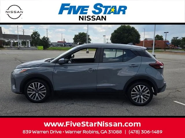 Used 2023 Gray Nissan SV image 4