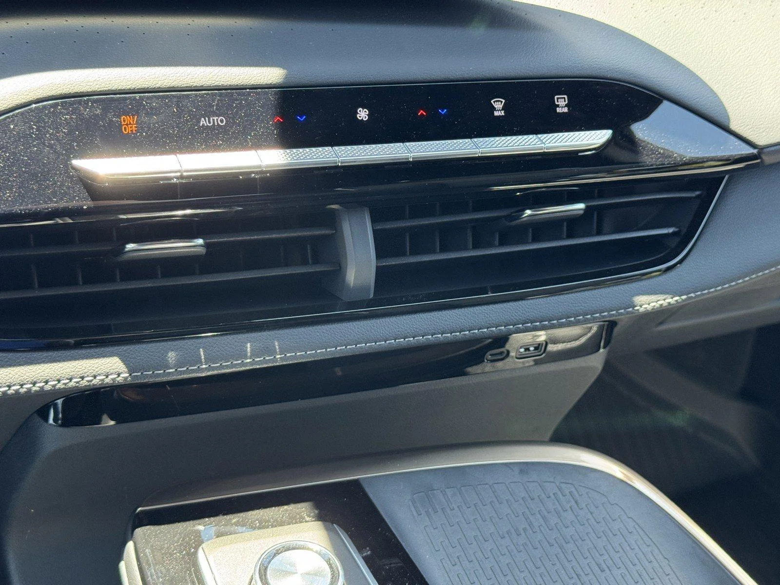 New 2026 Ebony Twilight Metallic Buick Avenir image 21