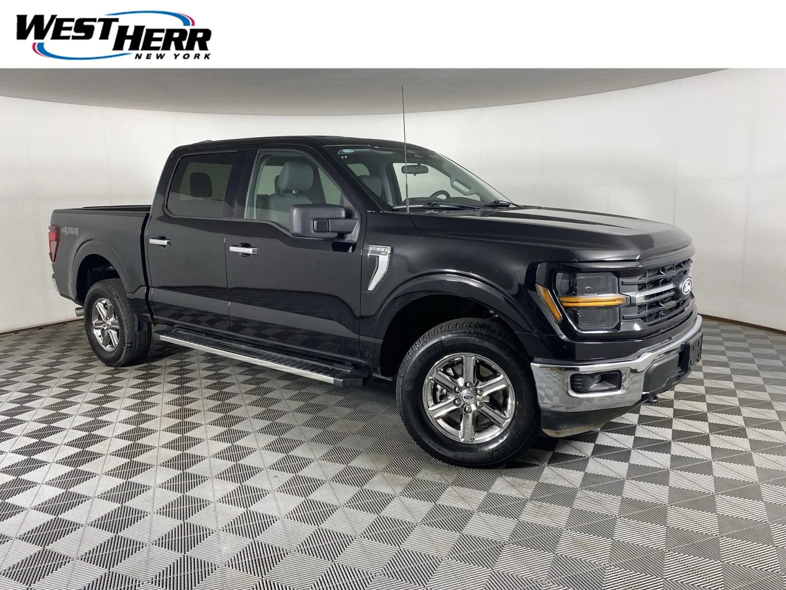 Used 2025 Agate Black Ford XLT image 1