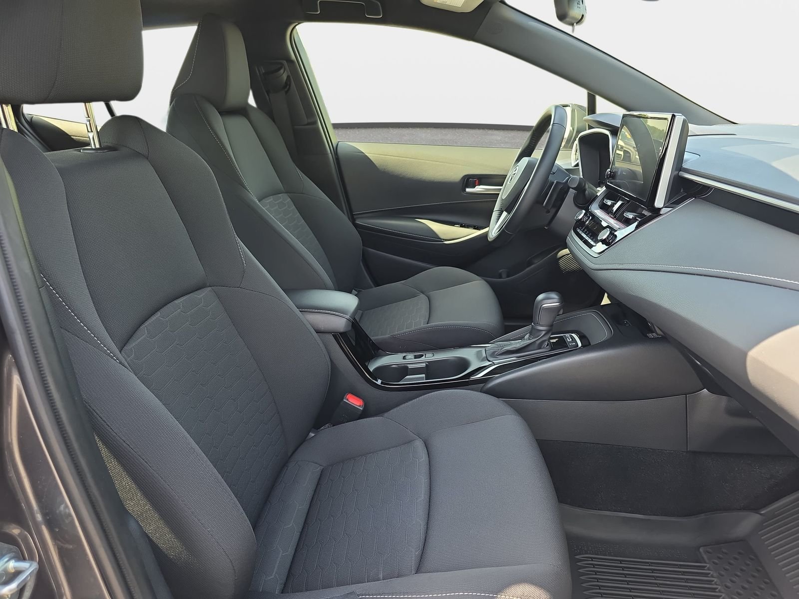 2026 Toyota Corolla Hatchback SE - Photo 10