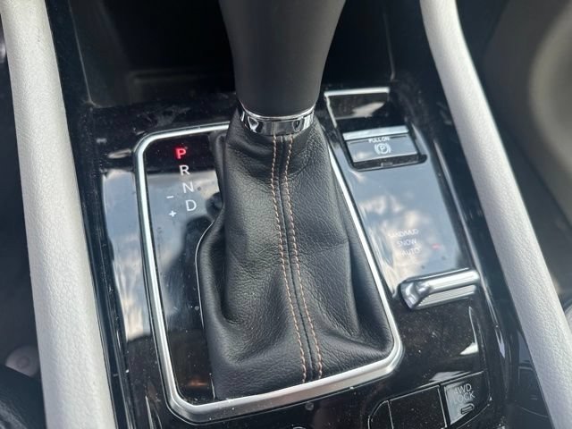 Used 2022 Diamond Black Crystal Pearlcoat Jeep Limited image 18