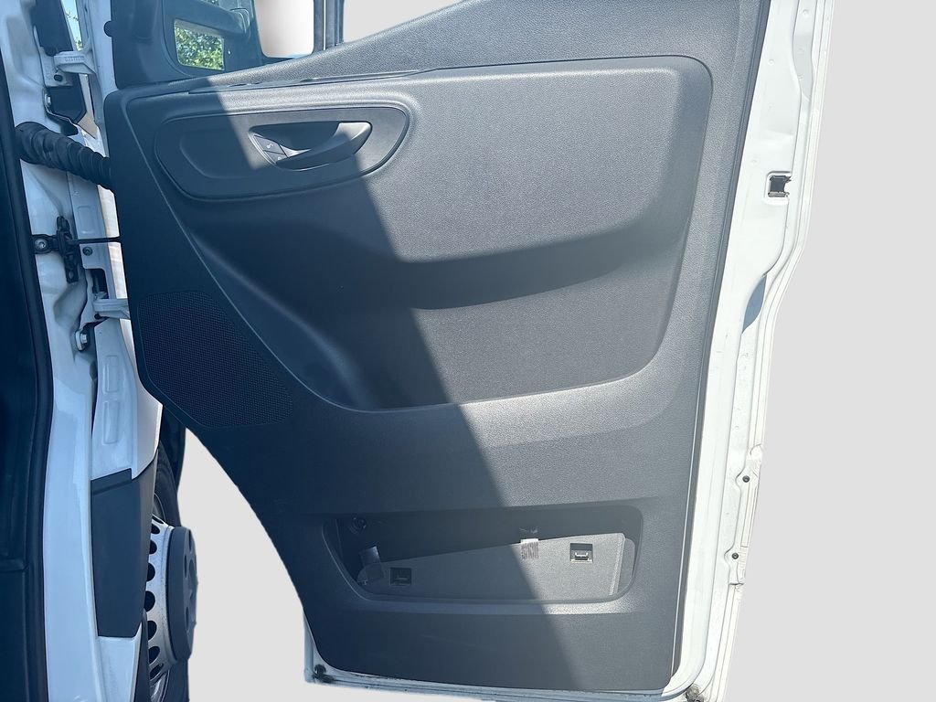 Used 2020  Mercedes-Benz Standard Roof V6 image 24