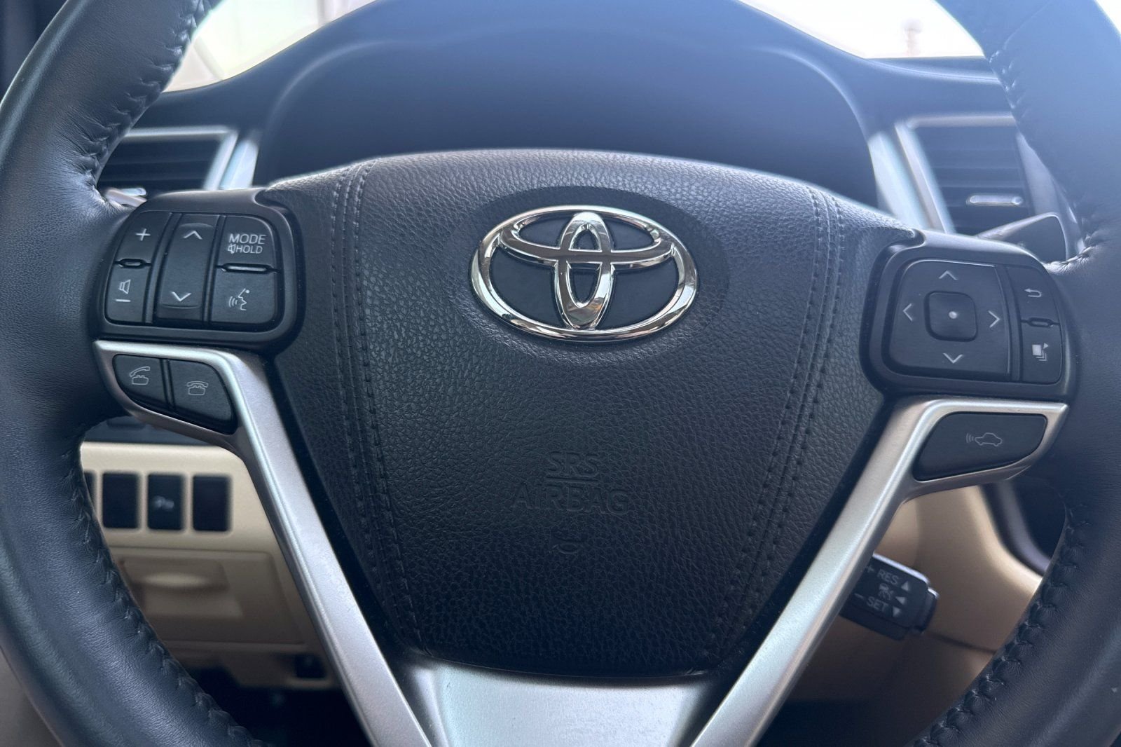 Used 2016 Red Toyota Limited image 25