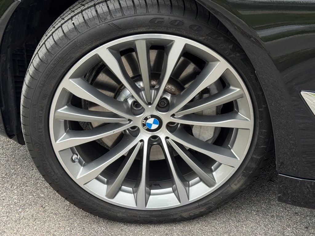 Used 2022 Black BMW 530i xDrive image 7