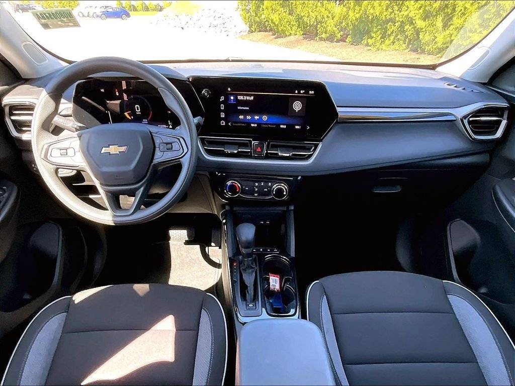Used 2025 Gray Chevrolet LT image 21