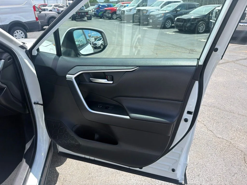 Used 2019 White Toyota XLE image 34