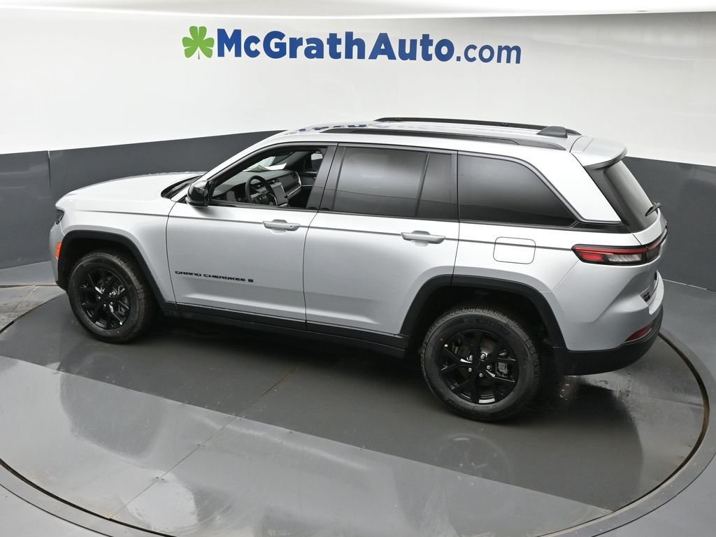 New 2026 Silver Zynith Jeep Altitude image 25