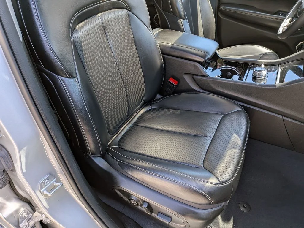 Used 2023 Silver Jeep Limited image 30