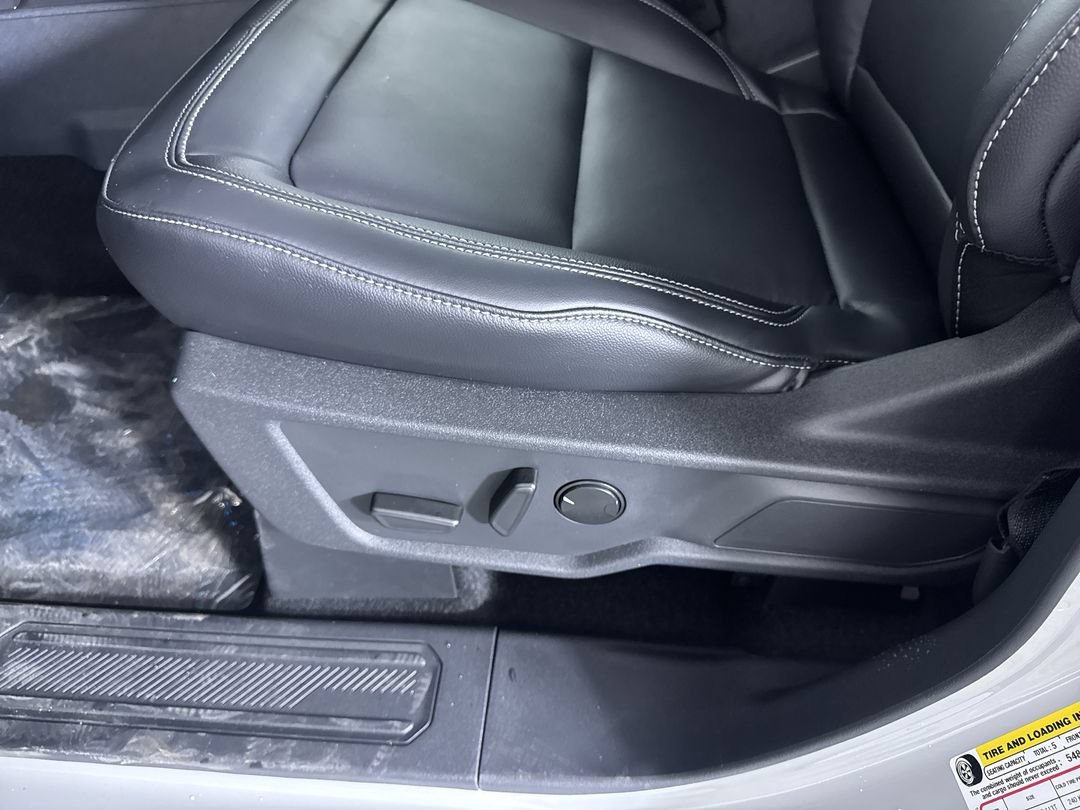 New 2026 Avalanche Gray Ford Outer Banks image 13