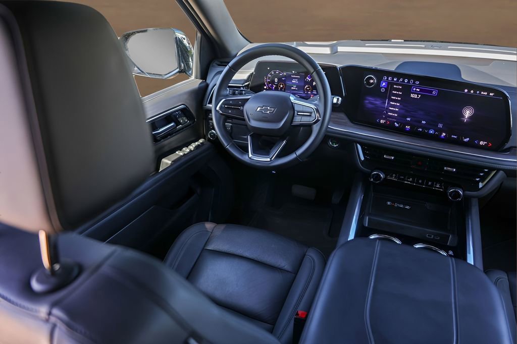 Used 2025 Black Chevrolet Z71 image 27