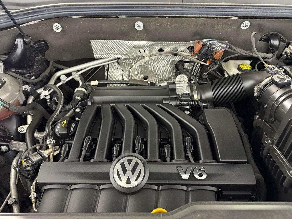 Used 2023 Black Volkswagen 3.6L V6 SE w/Technology image 36