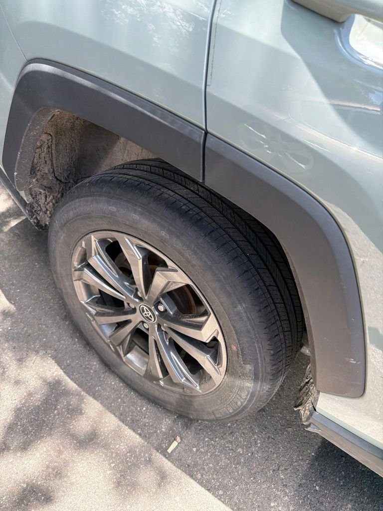 Used 2022  Toyota XLE Premium image 3