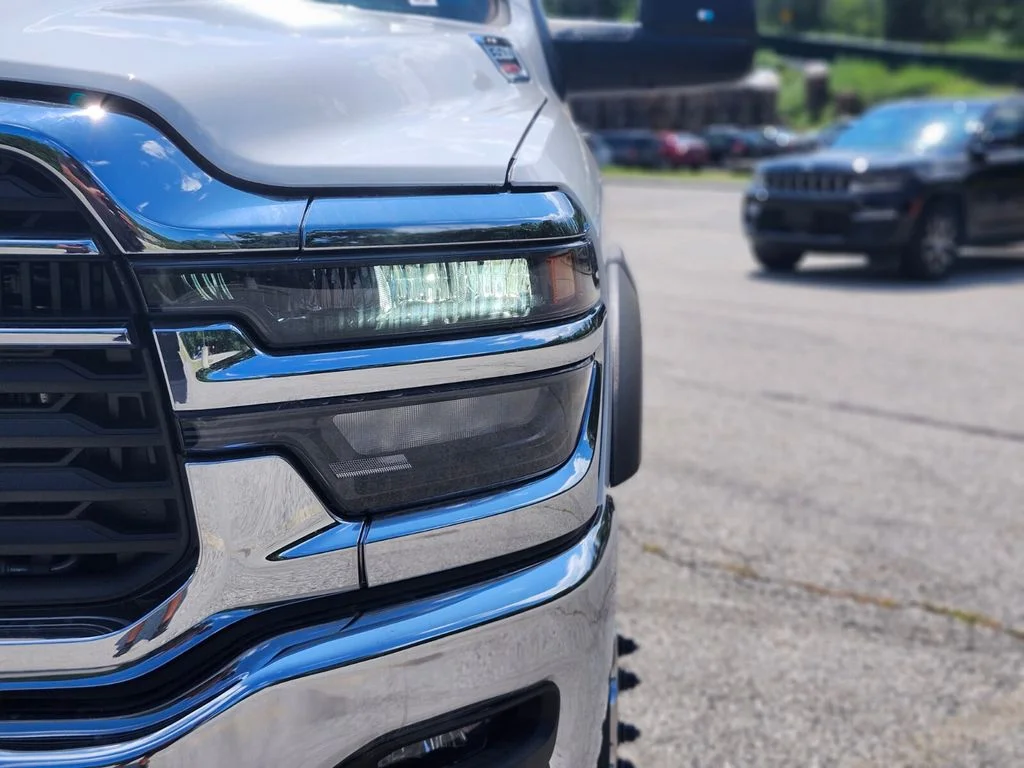 New 2026 Bright White Clearcoat RAM Tradesman image 9