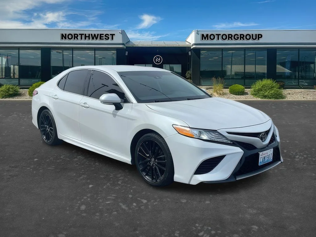 Used 2020 Wind Chill Pearl Toyota XSE image 1