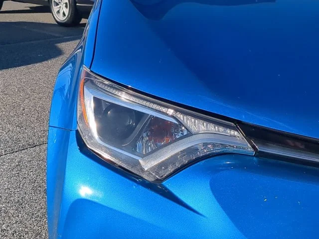 Used 2018 Blue Toyota LE image 10