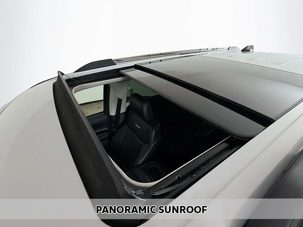 Used 2025 Space Silver Ford Platinum image 4