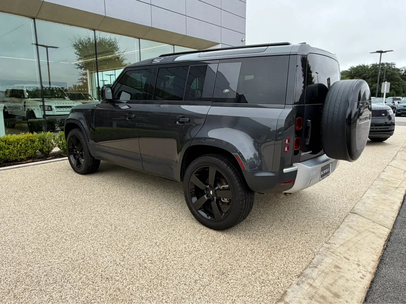 Used 2023 GRY Land Rover  image 7