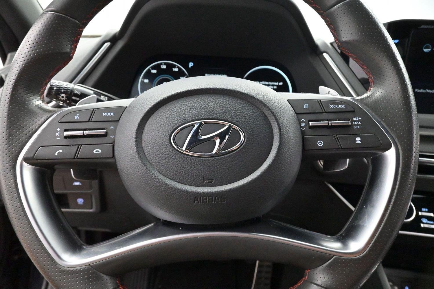 Used 2022 Phantom Black Hyundai SEL Plus image 16