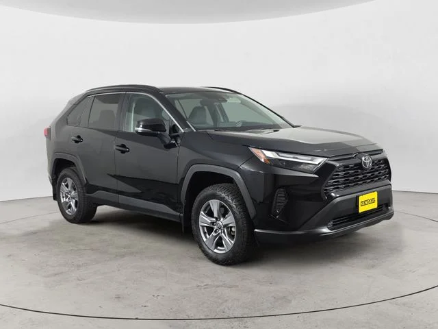 Used 2022 Midnight Black Metallic Toyota XLE image 3