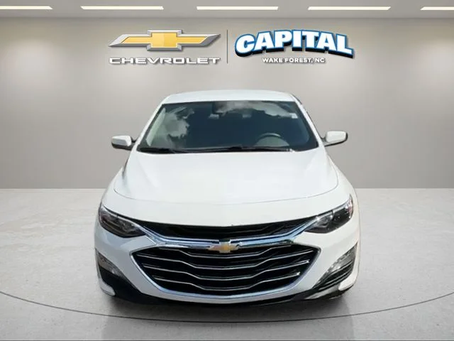 Used 2025 White Chevrolet LT image 8