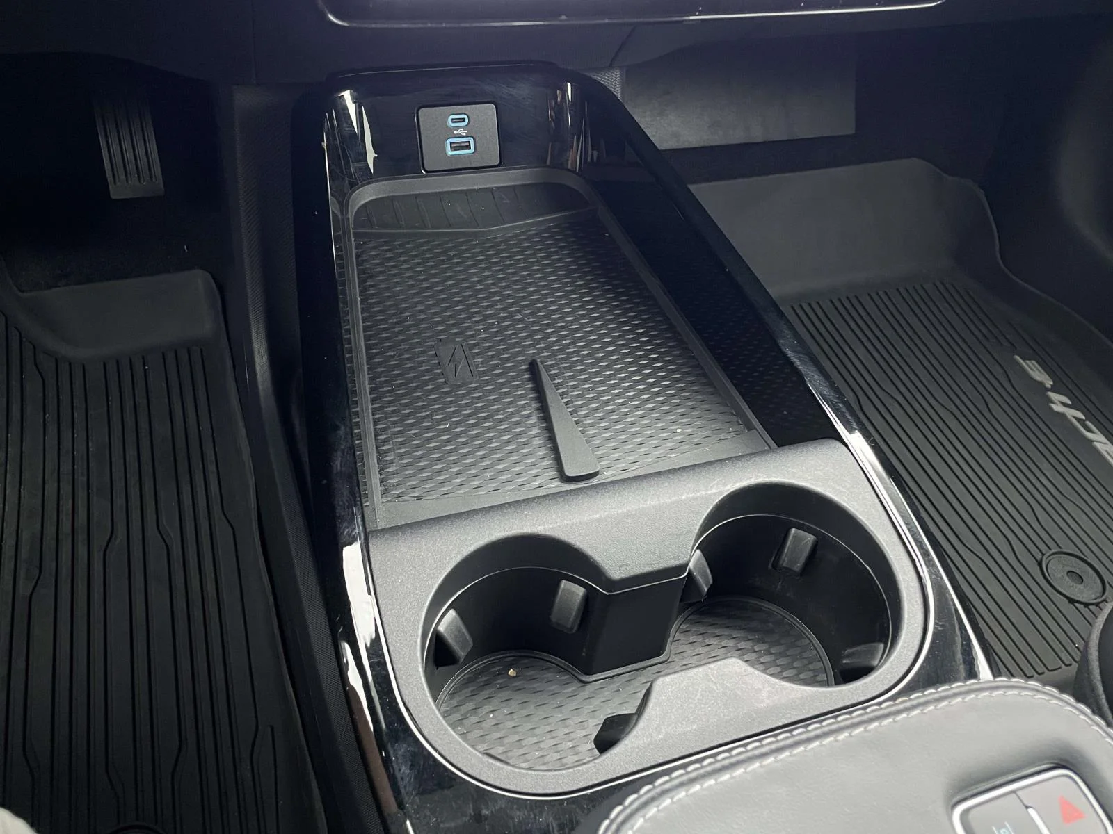 Used 2023 Space White Metallic Ford Select image 21